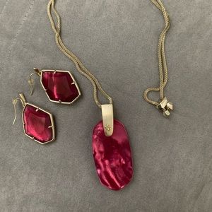 Kendra Scott Inez pendant in Berry Illusion and matching earrings SET